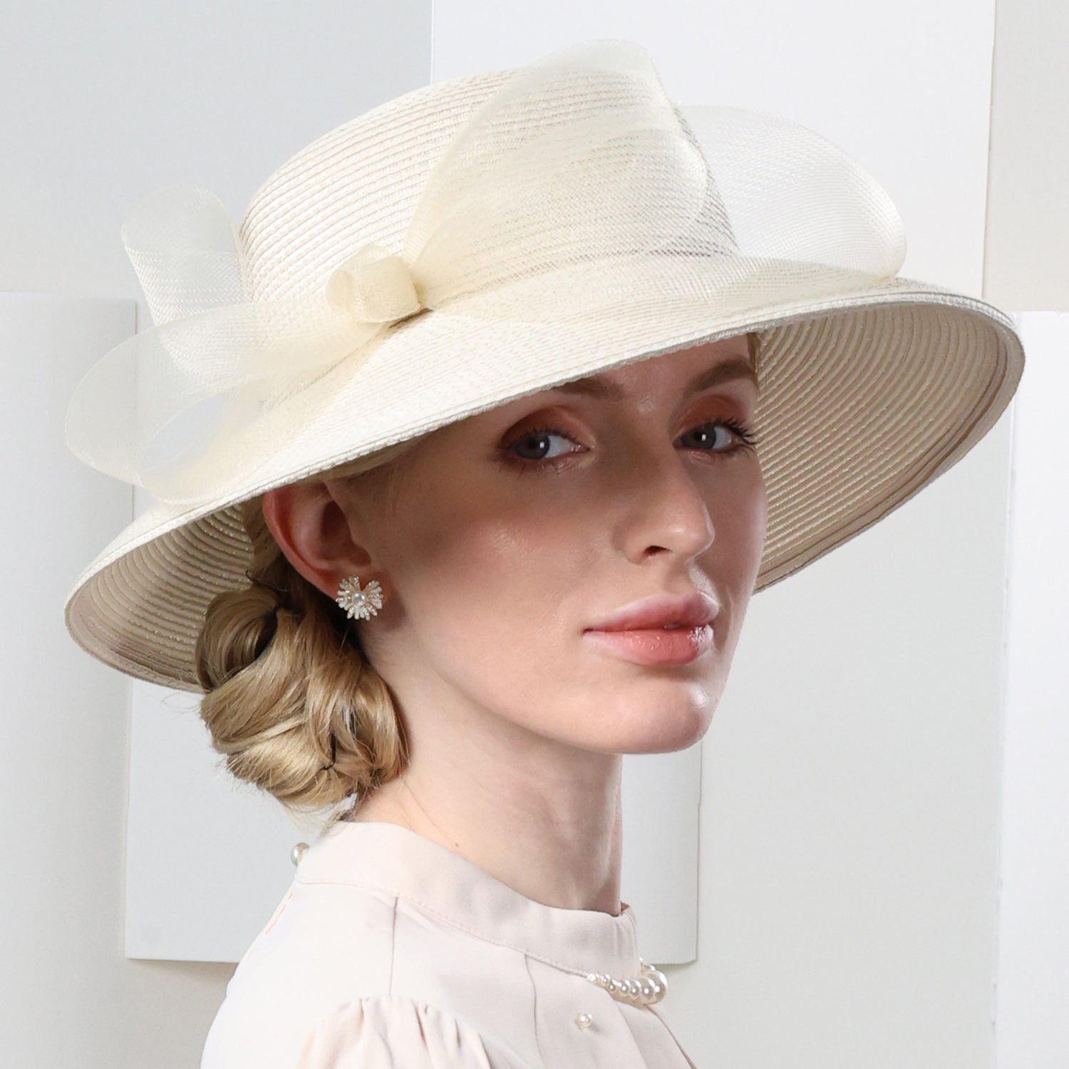Beige Wide Brim Mesh Bowknot Straw Sun Hat