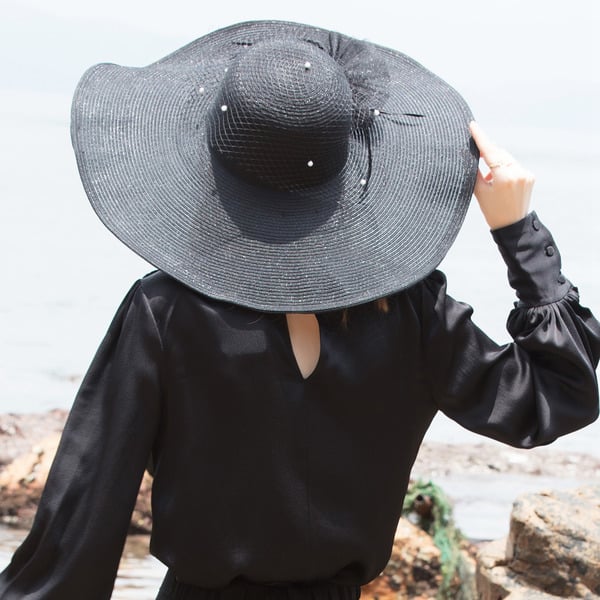 Women's Wide Brim Summer Acrylic Fabric With Pearl Tulle Beach Kentucky Derby Sun Hats