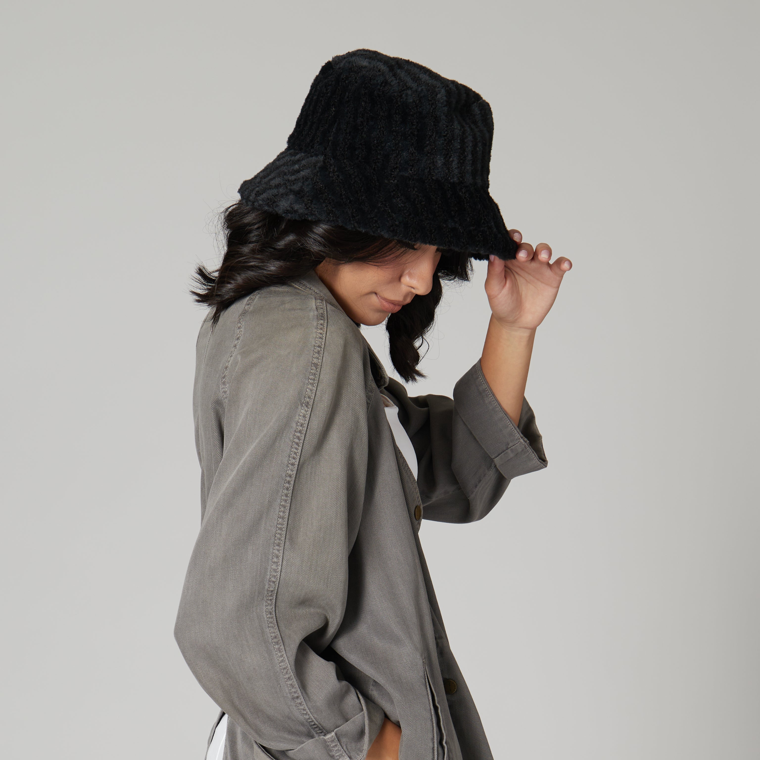 Ribbed bucket cap