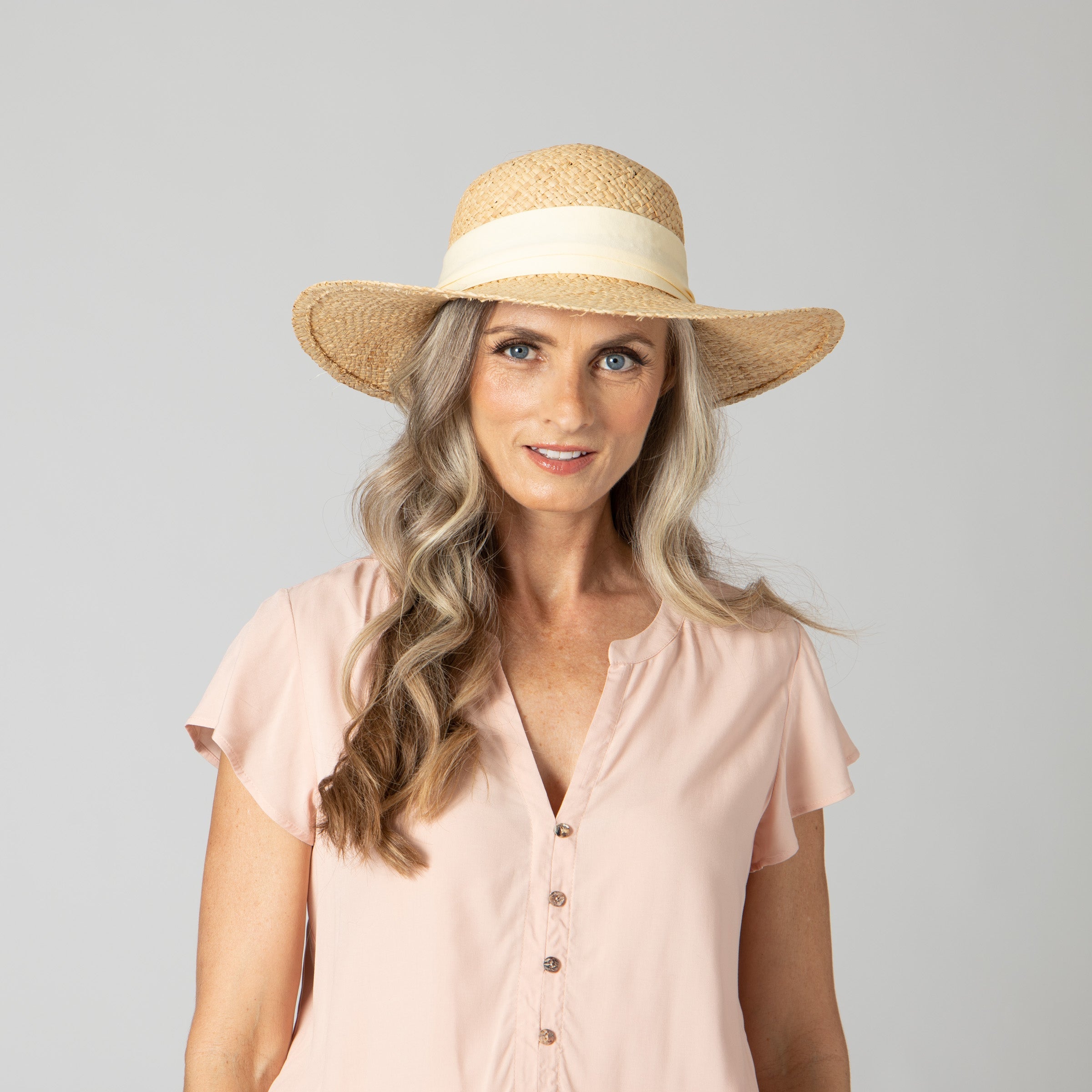 Wide-brim ribbon hat