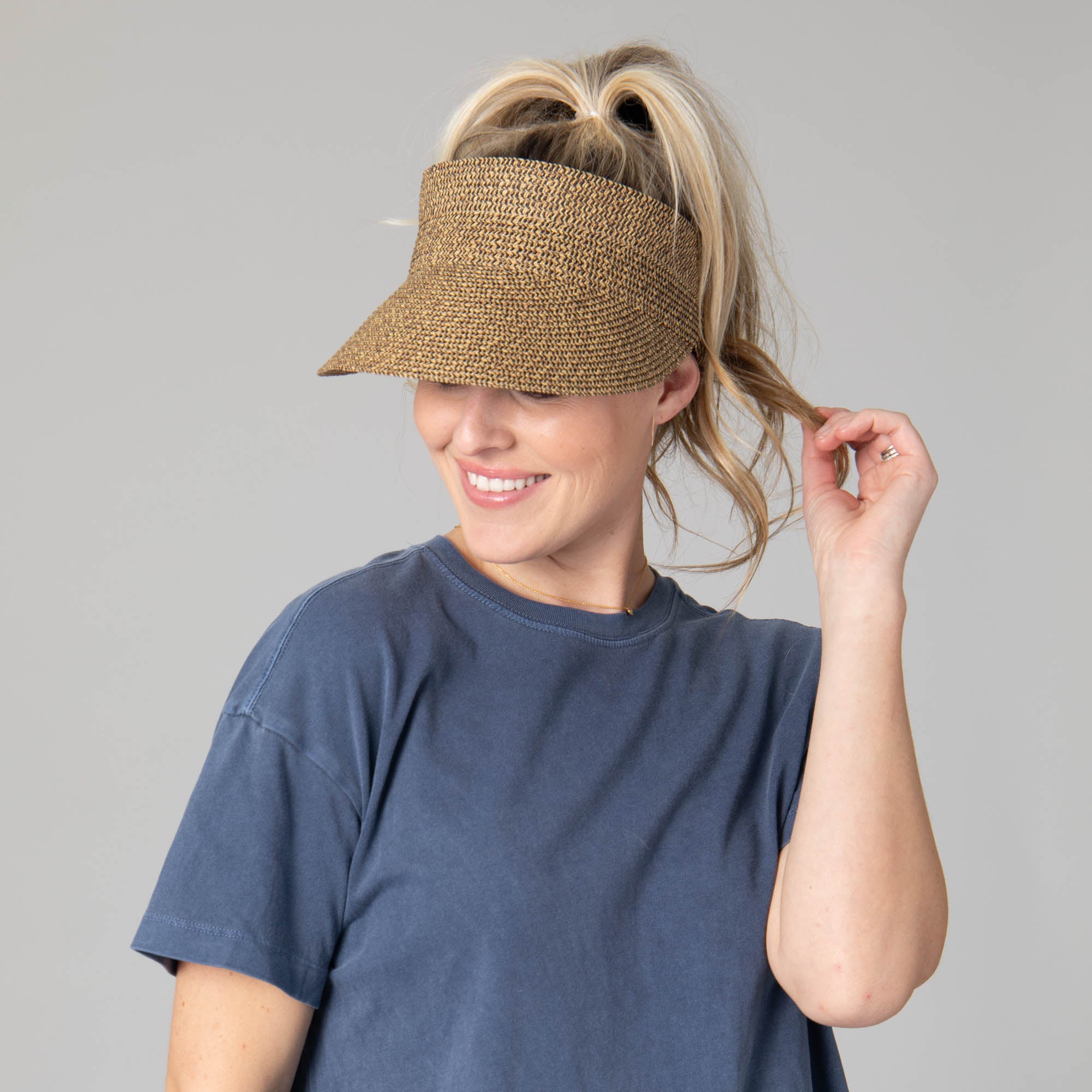 UBV062OSXBK-womens-visor-angle-2000x2000-1.jpg