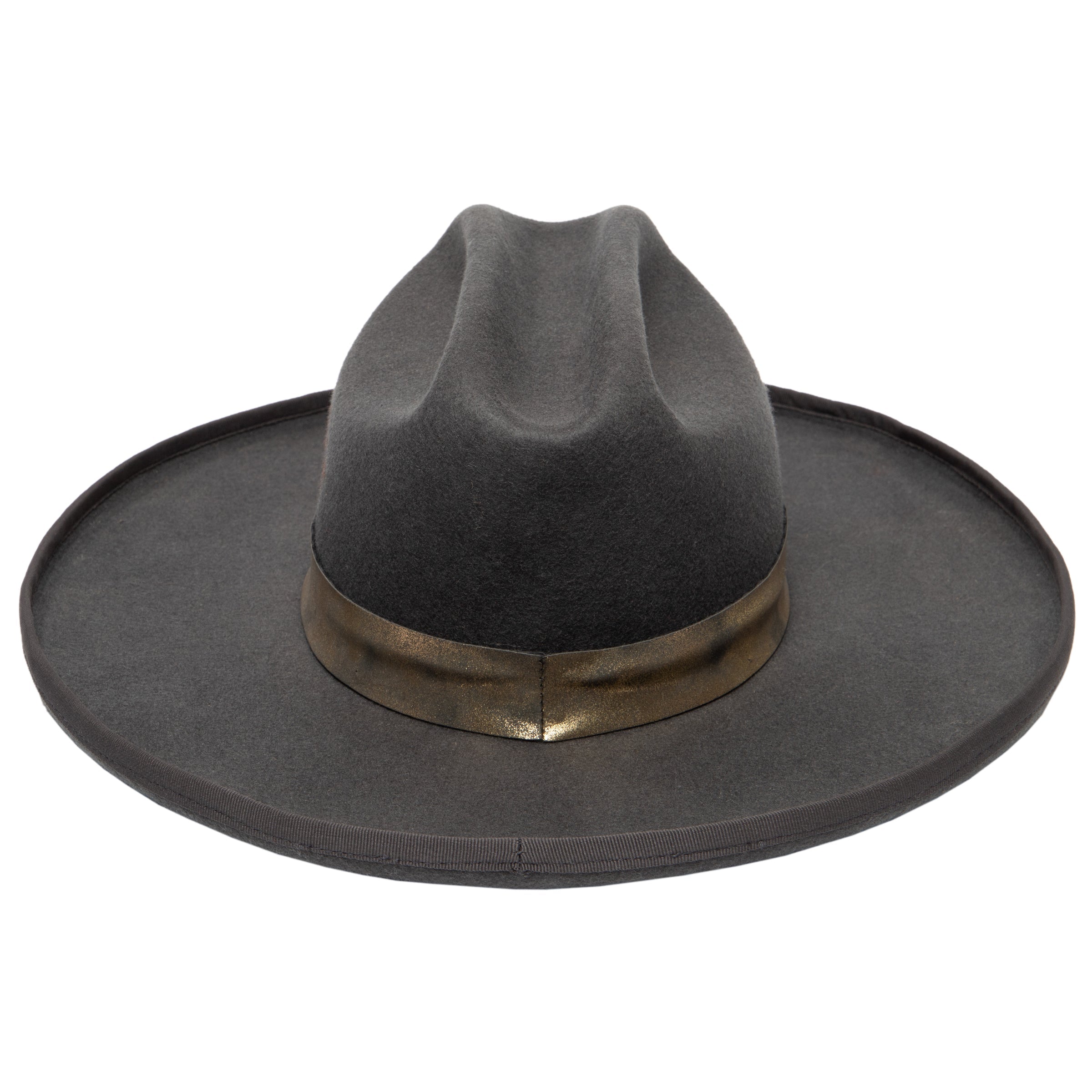 Flat-brim structured hat